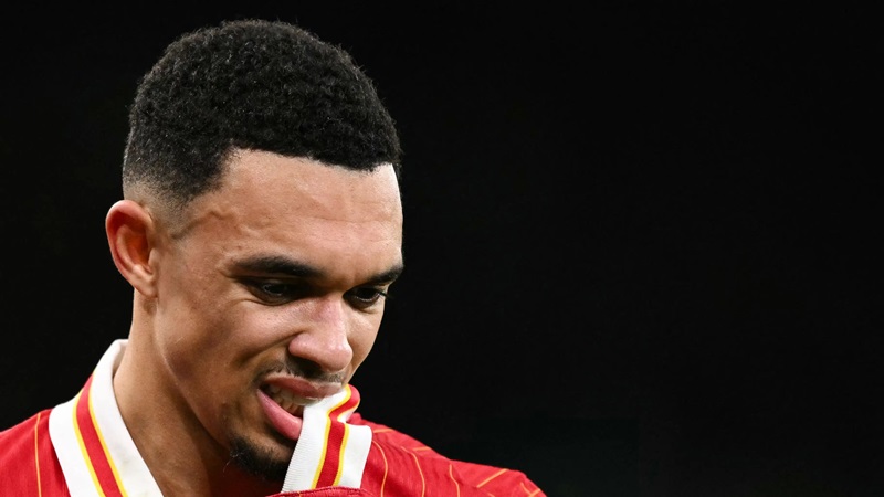 Alexander-Arnold lỡ chung kết Carabao Cup