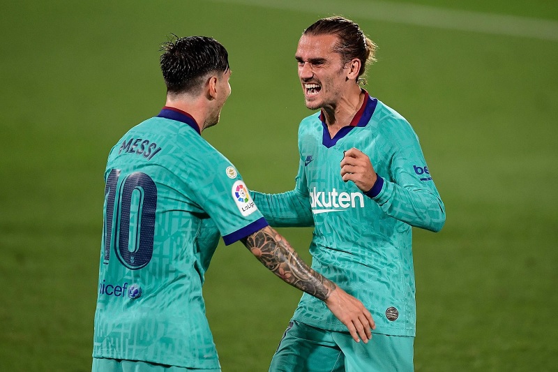 Griezmann cân bằng thành tích Messi