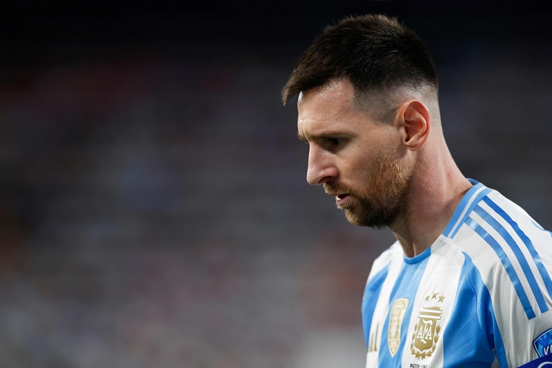 Messi chia tay ĐT Argentina